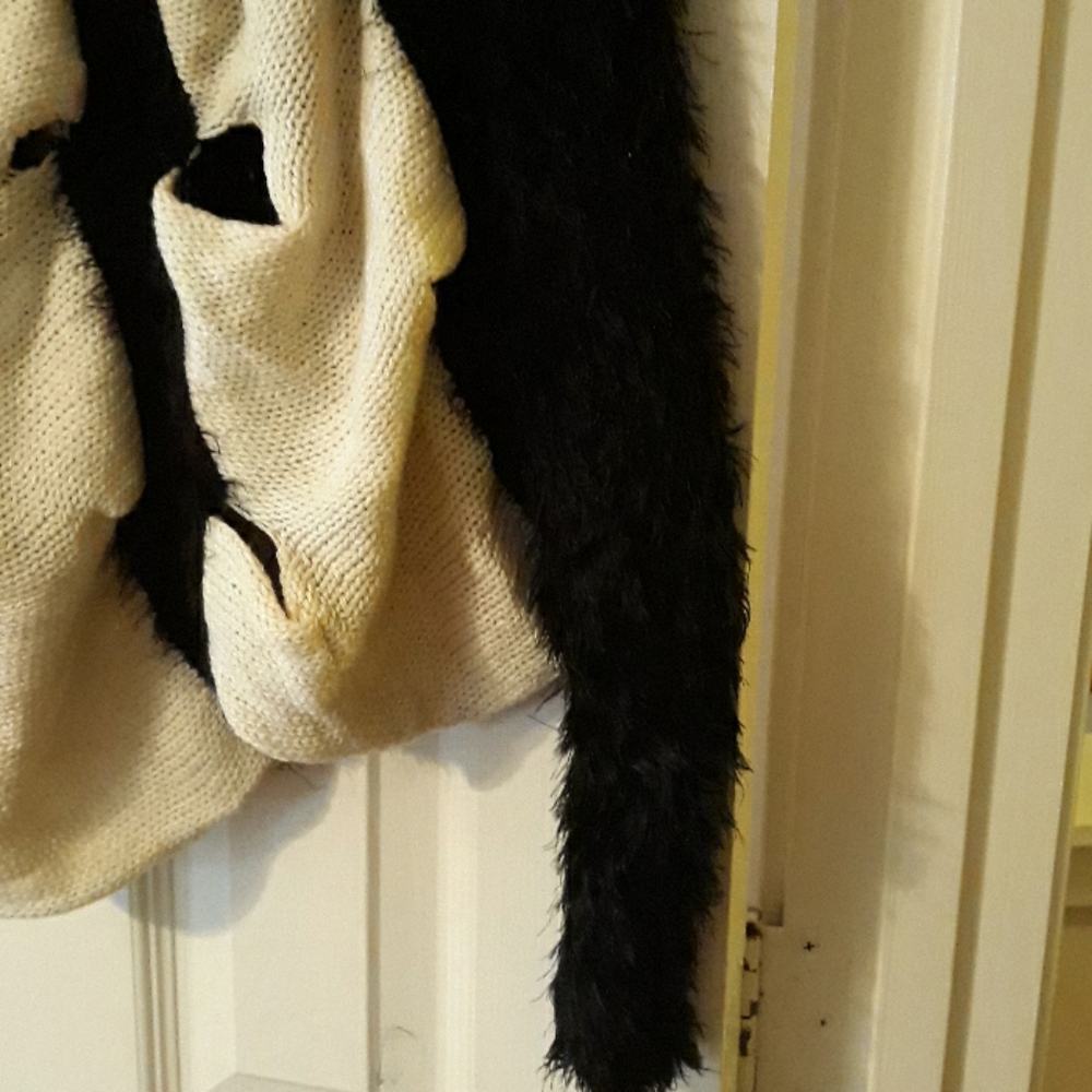 Sweater - Picture 3 of 4